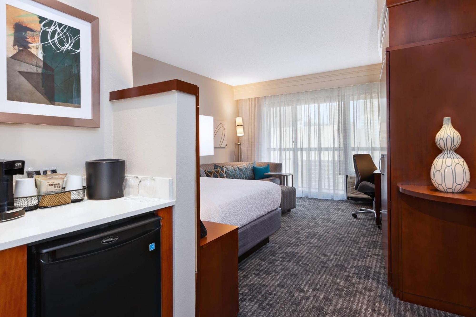 Courtyard By Marriott Oklahoma City Downtown Экстерьер фото